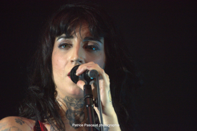 Photo Chanteuse Concert Groupe Crazy Dolls and the Bollocks - Les Loges Virelartdaise - Virelade