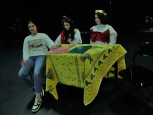 Photo de la pièce Le Tournoi de l'école de théâtre Thalie de Portests pour le festival Aux 1ères Loges à Virelade - Les Loges Virelartdaise