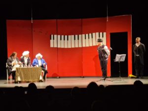 Photo de la pièce Paroles, Paroles de l'école de théâtre Thalie de Portests pour le festival Aux 1ères Loges à Virelade - Les Loges Virelartdaise