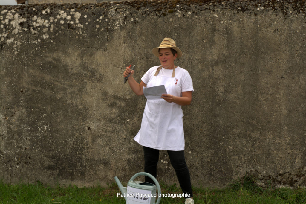 Photo Théâtre de déambulation proposé par la troupe Atelier des 2 Rives - Festival aux 1ères loges - Les Loges Virelartdaise - Virelade