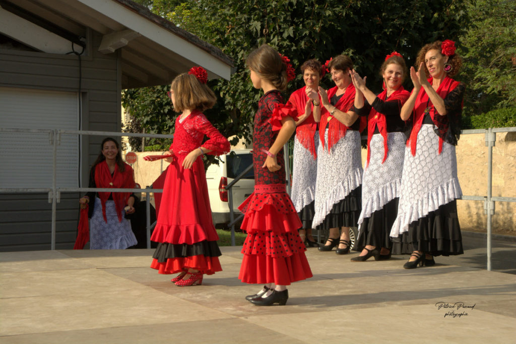 Photo démonstration de danses sévillanes d'Avirbol au Forum des assos de Virelade - Les Loges Virelart'daise