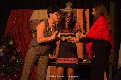 Le pere Noel est une ordure Compagnies Academie des Arts Aux 1eres Loges Les Loges Virelartdaise 2023 (11)