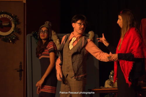 Le pere Noel est une ordure Compagnies Academie des Arts Aux 1eres Loges Les Loges Virelartdaise 2023 (13)