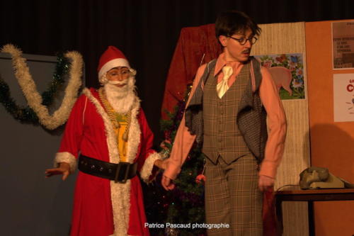 Le pere Noel est une ordure Compagnies Academie des Arts Aux 1eres Loges Les Loges Virelartdaise 2023 (22)