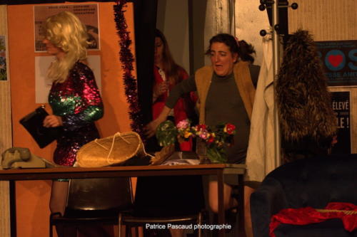 Le pere Noel est une ordure Compagnies Academie des Arts Aux 1eres Loges Les Loges Virelartdaise 2023 (25)