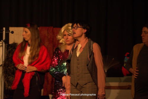 Le pere Noel est une ordure Compagnies Academie des Arts Aux 1eres Loges Les Loges Virelartdaise 2023 (28)