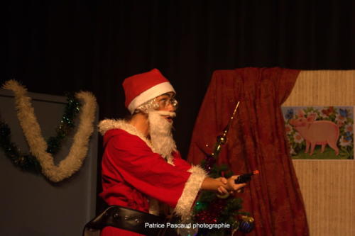 Le pere Noel est une ordure Compagnies Academie des Arts Aux 1eres Loges Les Loges Virelartdaise 2023 (29)