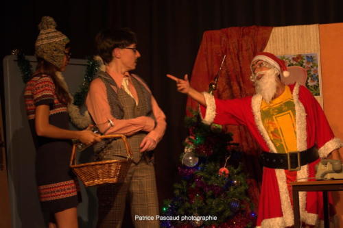 Le pere Noel est une ordure Compagnies Academie des Arts Aux 1eres Loges Les Loges Virelartdaise 2023 (35)