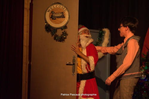 Le pere Noel est une ordure Compagnies Academie des Arts Aux 1eres Loges Les Loges Virelartdaise 2023 (38)