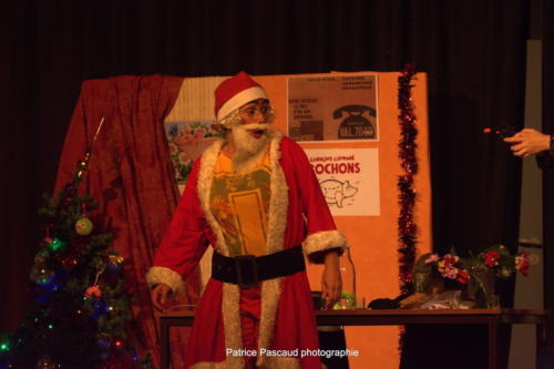 Le pere Noel est une ordure Compagnies Academie des Arts Aux 1eres Loges Les Loges Virelartdaise 2023 (39)