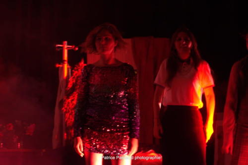 Le pere Noel est une ordure Compagnies Academie des Arts Aux 1eres Loges Les Loges Virelartdaise 2023 (43)