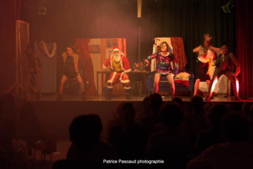 Le pere Noel est une ordure Compagnies Academie des Arts Aux 1eres Loges Les Loges Virelartdaise 2023 (44)