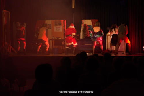 Le pere Noel est une ordure Compagnies Academie des Arts Aux 1eres Loges Les Loges Virelartdaise 2023 (45)