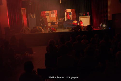 Le pere Noel est une ordure Compagnies Academie des Arts Aux 1eres Loges Les Loges Virelartdaise 2023 (46)