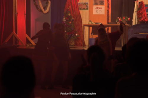 Le pere Noel est une ordure Compagnies Academie des Arts Aux 1eres Loges Les Loges Virelartdaise 2023 (47)