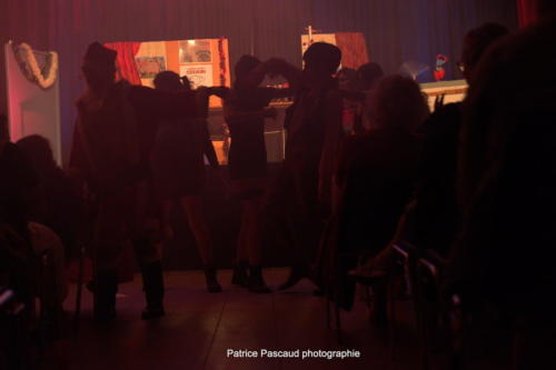 Le pere Noel est une ordure Compagnies Academie des Arts Aux 1eres Loges Les Loges Virelartdaise 2023 (48)