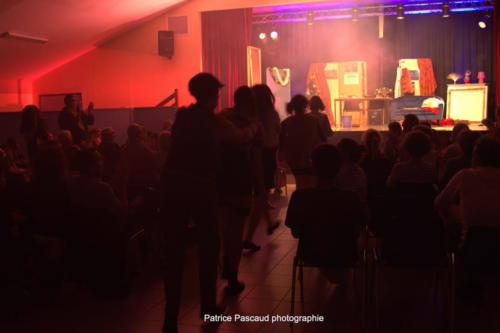 Le pere Noel est une ordure Compagnies Academie des Arts Aux 1eres Loges Les Loges Virelartdaise 2023 (51)