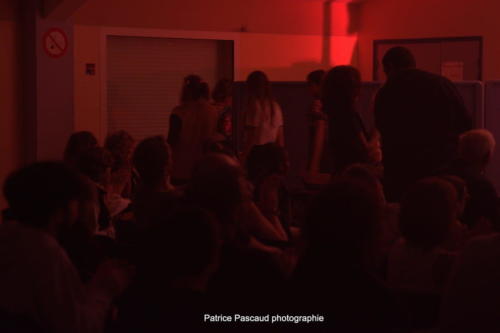 Le pere Noel est une ordure Compagnies Academie des Arts Aux 1eres Loges Les Loges Virelartdaise 2023 (52)