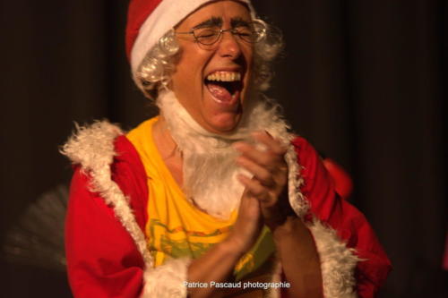 Le pere Noel est une ordure Compagnies Academie des Arts Aux 1eres Loges Les Loges Virelartdaise 2023 (53)