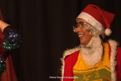 Le pere Noel est une ordure Compagnies Academie des Arts Aux 1eres Loges Les Loges Virelartdaise 2023 (55)