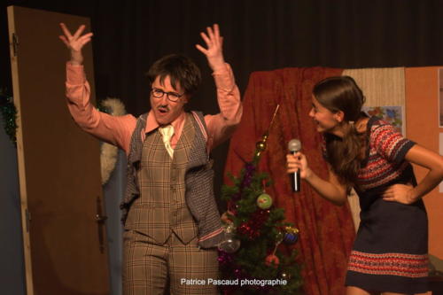 Le pere Noel est une ordure Compagnies Academie des Arts Aux 1eres Loges Les Loges Virelartdaise 2023 (61)