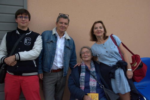 Festival Aux 1eres Loges 2024 Les Loges Virelartdaise Virelade Stands Benevoles (10)