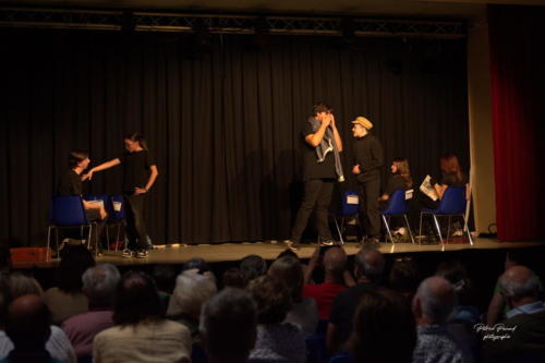 Festival Aux 1eres Loges 2024 Les Loges Virelartdaise Virelade Voyage en Absurdie (29)