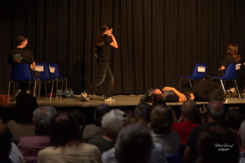 Festival Aux 1eres Loges 2024 Les Loges Virelartdaise Virelade Voyage en Absurdie (31)