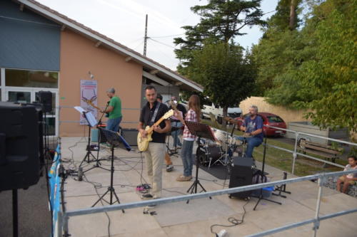 Scene d ete Virelade 2025 Les Loges Virelart daise Concert Acousteel Gang (11)