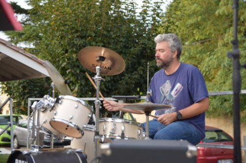 Scene d ete Virelade 2025 Les Loges Virelart daise Concert Acousteel Gang (17)