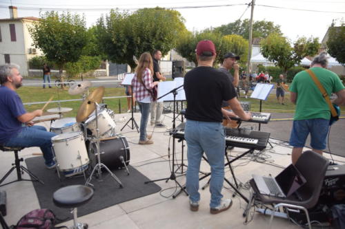 Scene d ete Virelade 2025 Les Loges Virelart daise Concert Acousteel Gang (19)