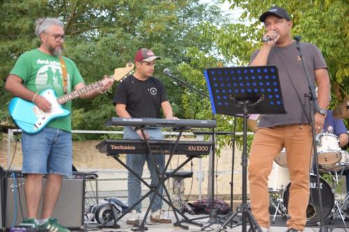 Scene d ete Virelade 2025 Les Loges Virelart daise Concert Acousteel Gang (21)