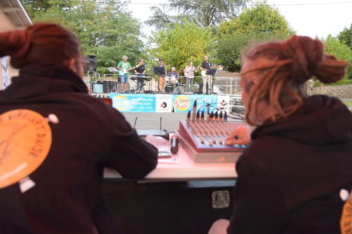 Scene d ete Virelade 2025 Les Loges Virelart daise Concert Acousteel Gang (23)