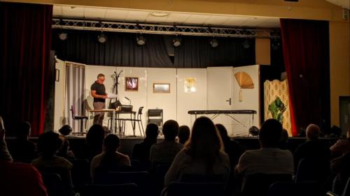 Sur le marché par Volancia Festival Théâtre Aux 1ères Loges Les Loges Virelart'daise - 01 (2)