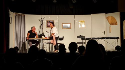 Sur le marché par Volancia Festival Théâtre Aux 1ères Loges Les Loges Virelart'daise - 01 (24)