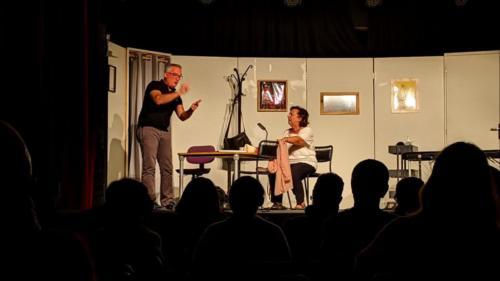 Sur le marché par Volancia Festival Théâtre Aux 1ères Loges Les Loges Virelart'daise - 01 (32)