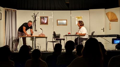 Sur le marché par Volancia Festival Théâtre Aux 1ères Loges Les Loges Virelart'daise - 01 (35)