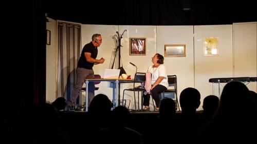 Sur le marché par Volancia Festival Théâtre Aux 1ères Loges Les Loges Virelart'daise - 01 (4)
