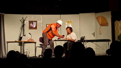 Sur le marché par Volancia Festival Théâtre Aux 1ères Loges Les Loges Virelart'daise - 01 (44)