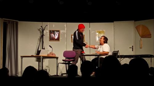 Sur le marché par Volancia Festival Théâtre Aux 1ères Loges Les Loges Virelart'daise - 01 (46)