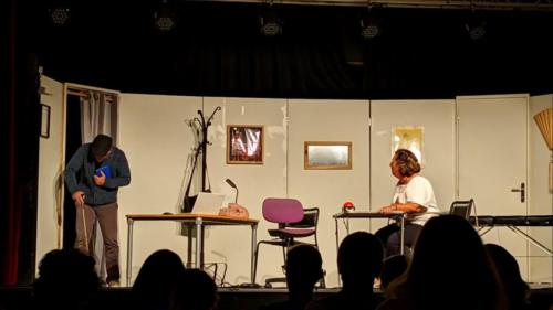 Sur le marché par Volancia Festival Théâtre Aux 1ères Loges Les Loges Virelart'daise - 01 (48)