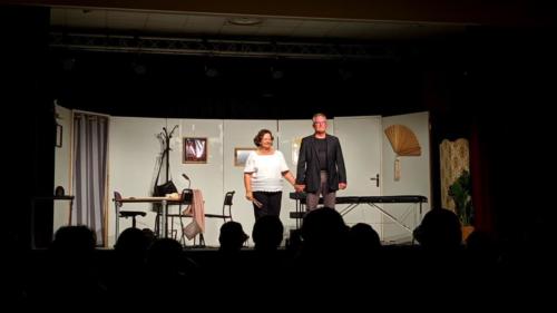 Sur le marché par Volancia Festival Théâtre Aux 1ères Loges Les Loges Virelart'daise - 01 (57)
