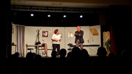 Sur le marché par Volancia Festival Théâtre Aux 1ères Loges Les Loges Virelart'daise - 01 (58)