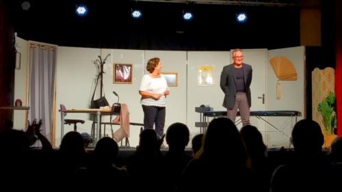 Sur le marché par Volancia Festival Théâtre Aux 1ères Loges Les Loges Virelart'daise - 01 (60)
