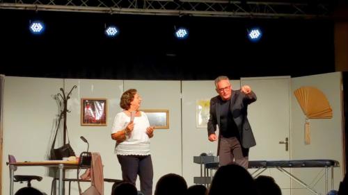 Sur le marché par Volancia Festival Théâtre Aux 1ères Loges Les Loges Virelart'daise - 01 (62)