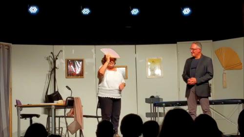 Sur le marché par Volancia Festival Théâtre Aux 1ères Loges Les Loges Virelart'daise - 01 (63)