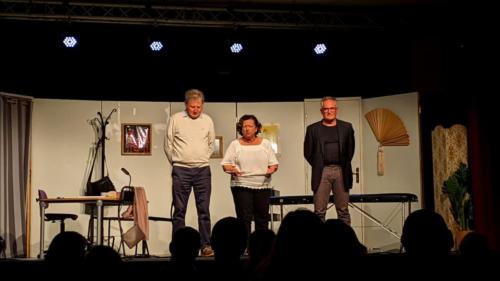 Sur le marché par Volancia Festival Théâtre Aux 1ères Loges Les Loges Virelart'daise - 01 (65)