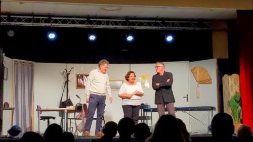 Sur le marché par Volancia Festival Théâtre Aux 1ères Loges Les Loges Virelart'daise - 01 (66)