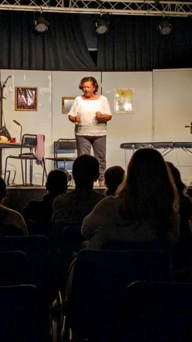 Sur le marché par Volancia Festival Théâtre Aux 1ères Loges Les Loges Virelart'daise - 01 (77)