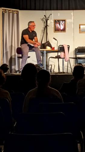 Sur le marché par Volancia Festival Théâtre Aux 1ères Loges Les Loges Virelart'daise - 01 (82)